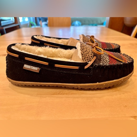Minnetonka Tilia Moccasins / Black Multi / sz 10 - Picture 3 of 6